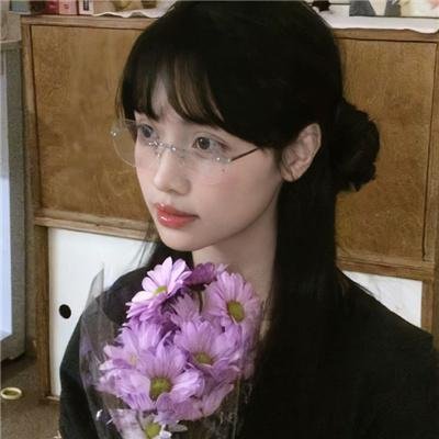 四个孩子走进银行